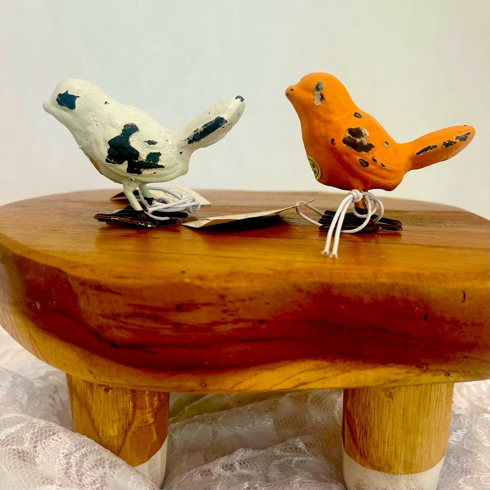 2 Mini Rustic cast iron, Cast Metal Birds Set, White and Orange.